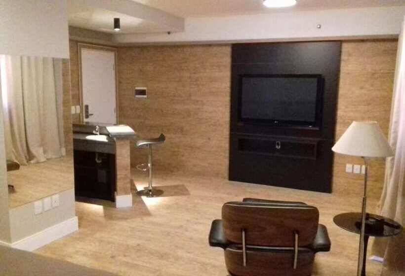 Отель Saint James Palace