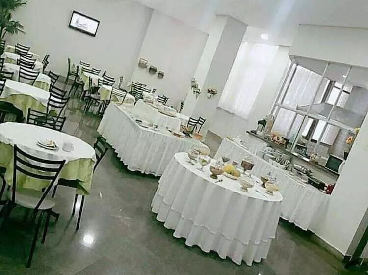 ホテル Saint James Palace