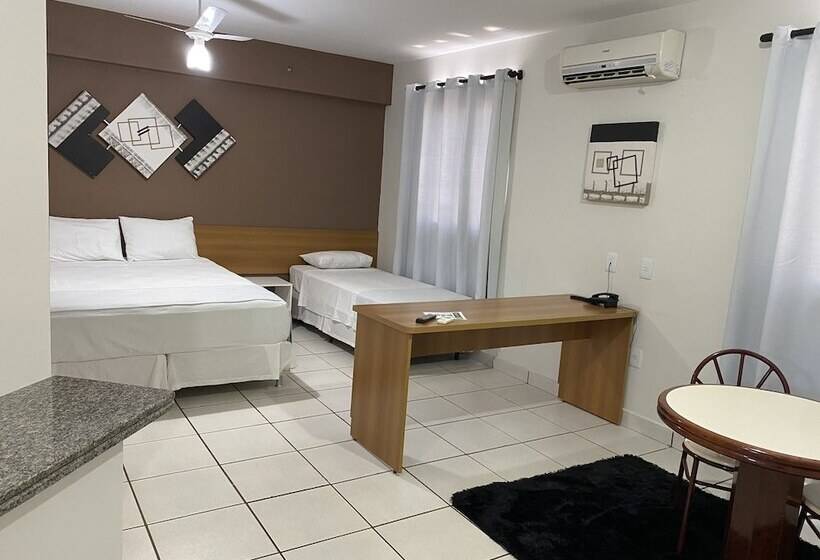 Отель Saint James Palace