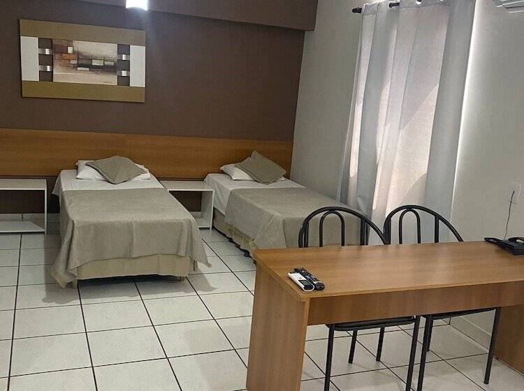 Отель Saint James Palace