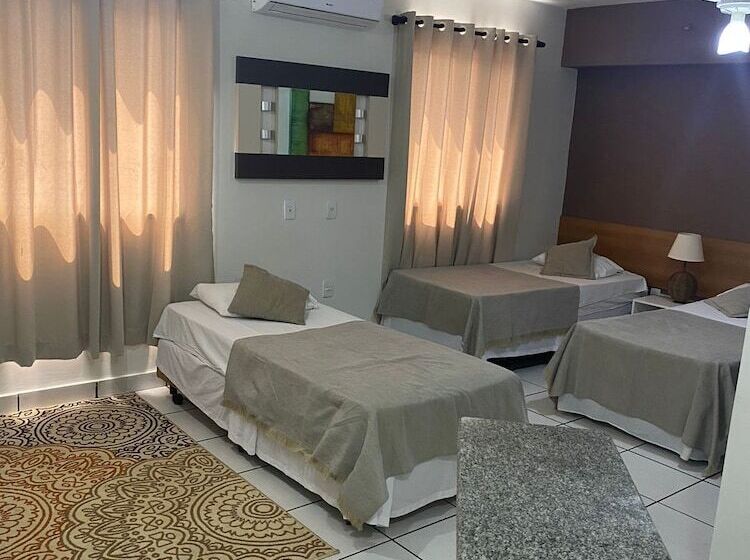 Отель Saint James Palace