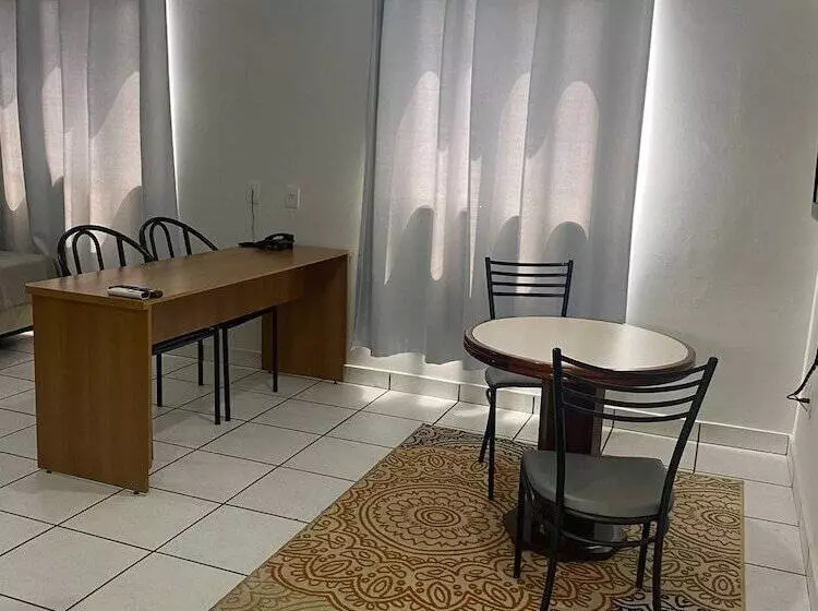 ホテル Saint James Palace