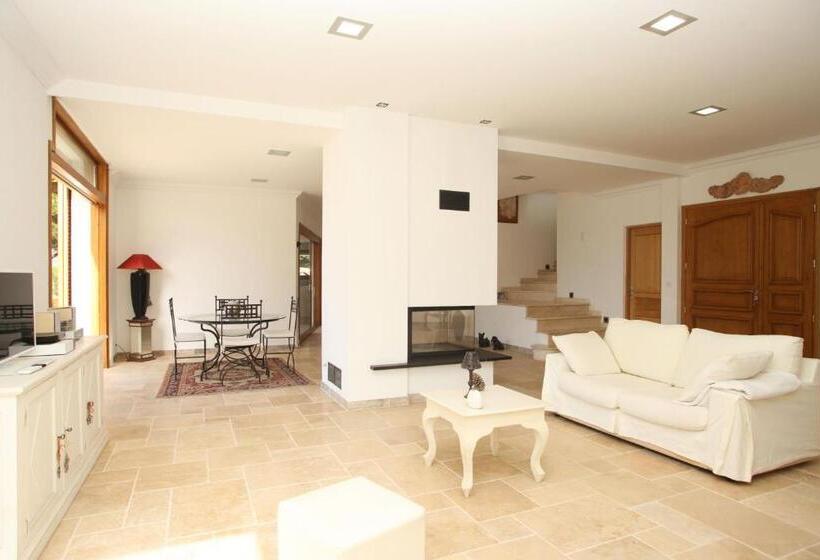 پانسیون La Ghisonaise Maison D Hôtes