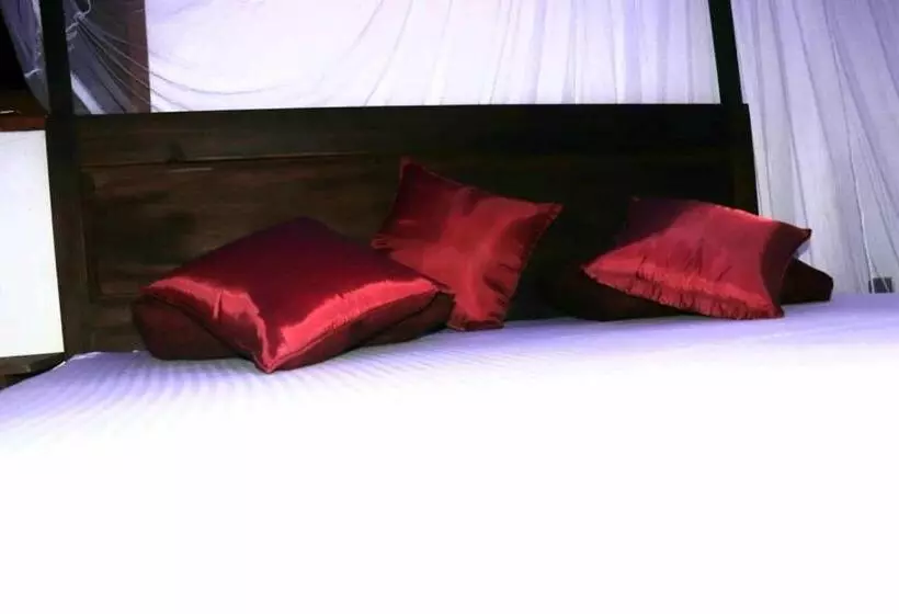 Majatalo Rainforest River Bay