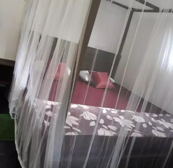 Majatalo Rainforest River Bay