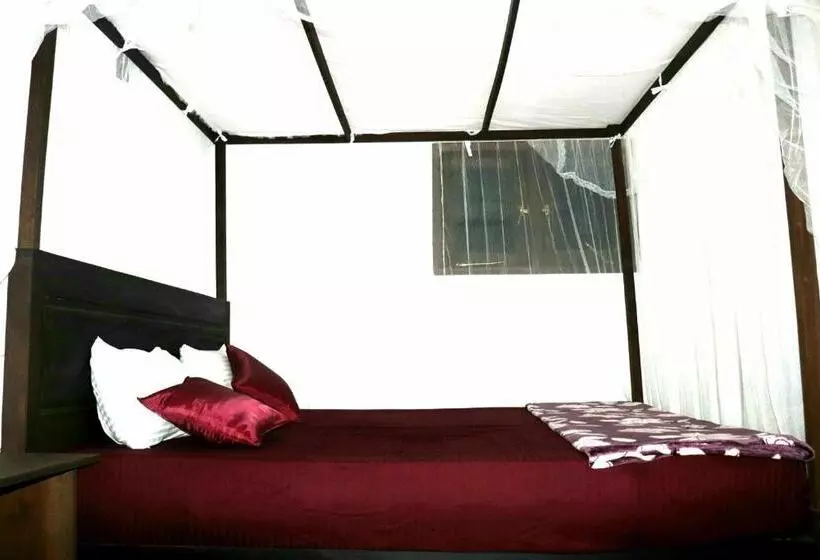 Majatalo Rainforest River Bay