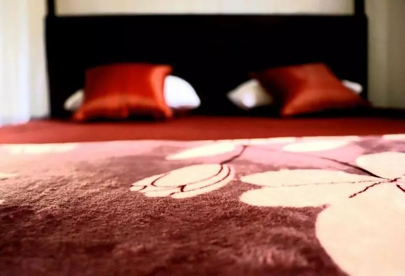 Majatalo Rainforest River Bay