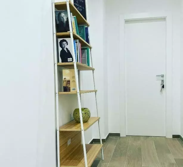 تختخواب و صبحانه La Titina Home