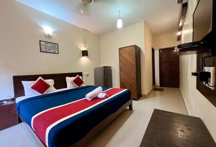 בית מלון כפרי Baga Beach Myron