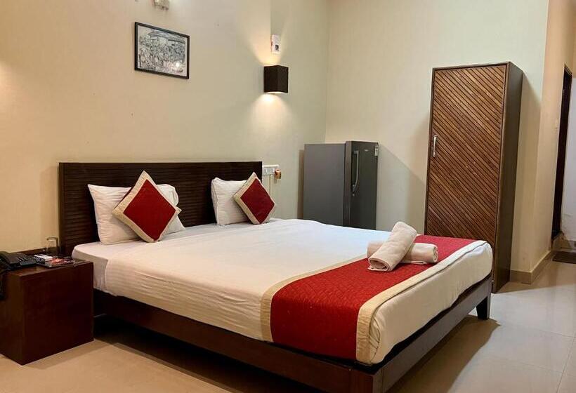 בית מלון כפרי Baga Beach Myron