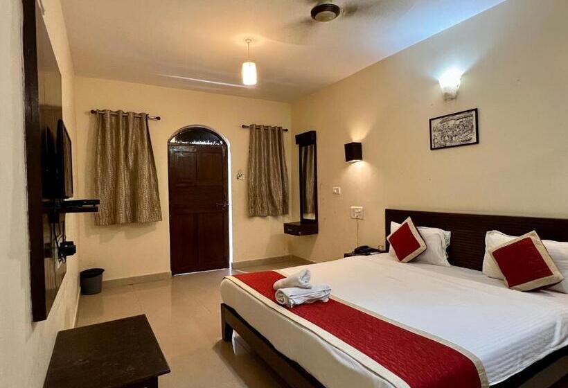 בית מלון כפרי Baga Beach Myron