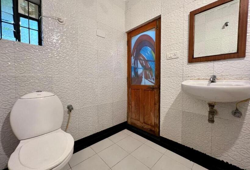 בית מלון כפרי Baga Beach Myron