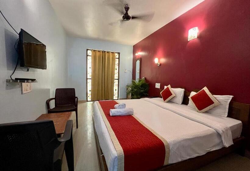 בית מלון כפרי Baga Beach Myron