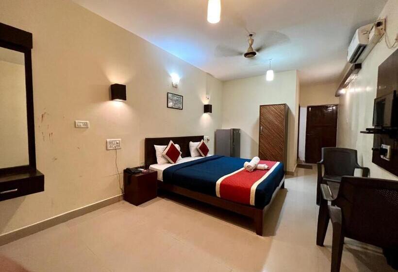 בית מלון כפרי Baga Beach Myron