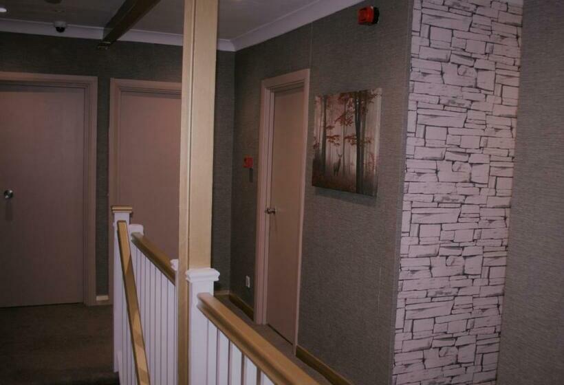 White Rose Hotel And Restaurant