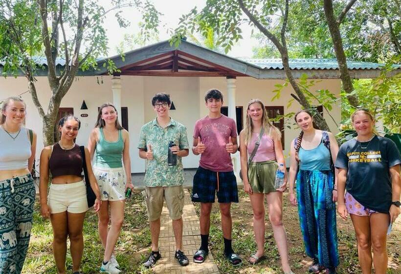 בית מלון כפרי Kingfisher Resort & Retreat Sigiriya