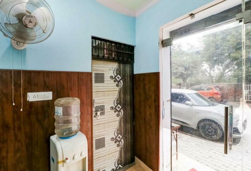 فندق Oyo 84929 Omax Guest House