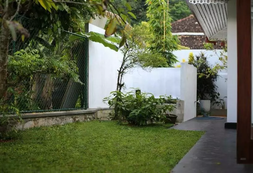 ペンション Triple Edge Villa