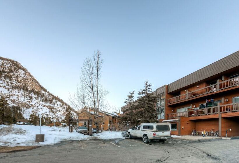 Cedars Lodge Condos By Crmr