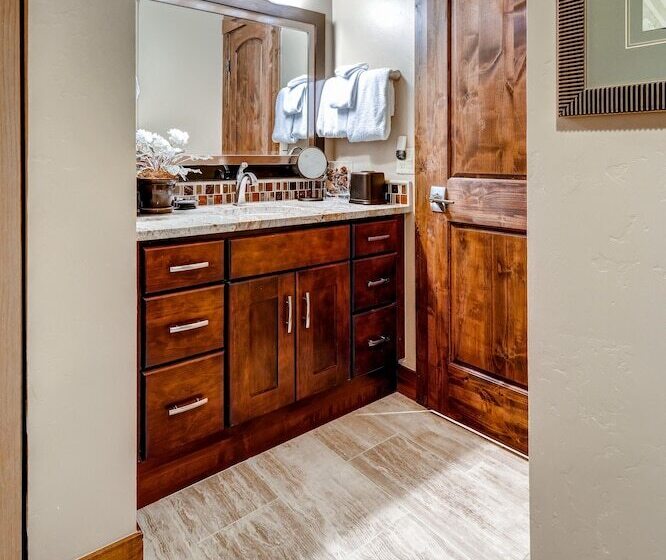 Cedars Lodge Condos By Crmr