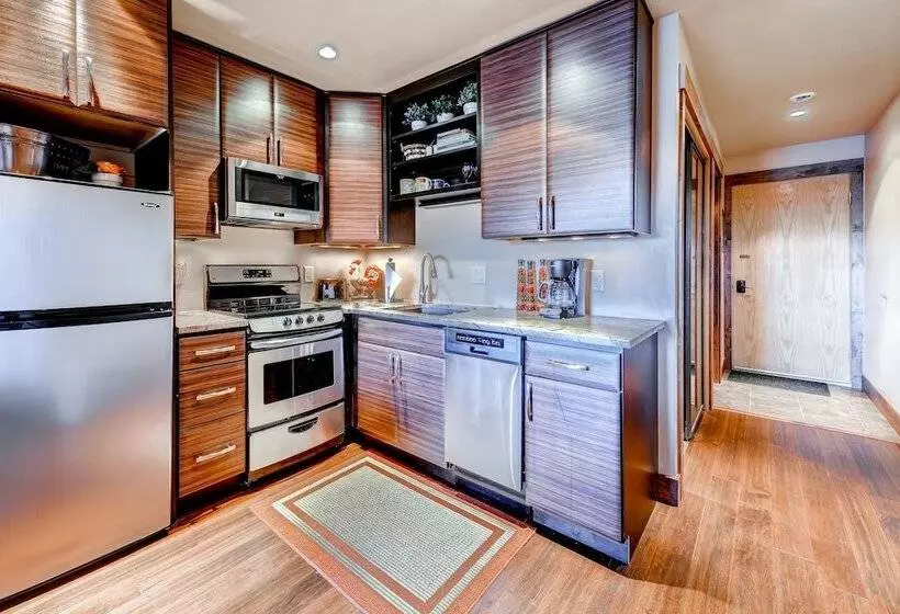 Cedars Lodge Condos By Crmr