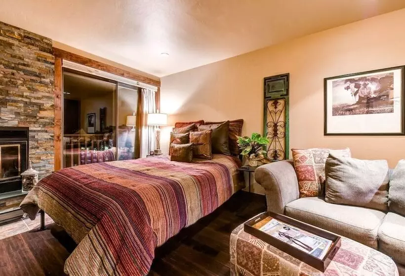 Cedars Lodge Condos By Crmr