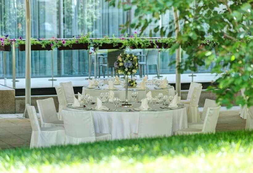 Doubletree By Hilton Hotel Moscow Marina