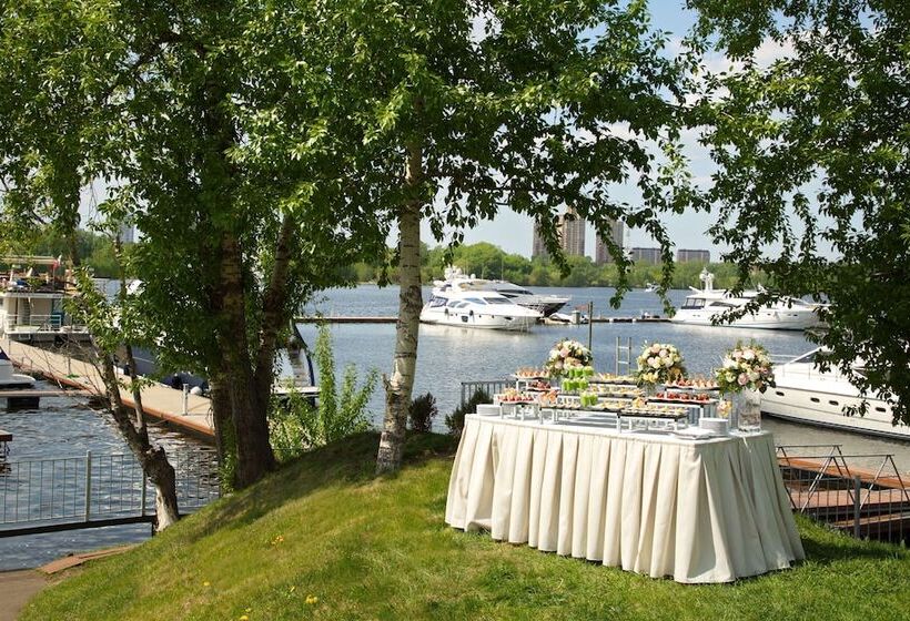 Doubletree By Hilton Hotel Moscow Marina