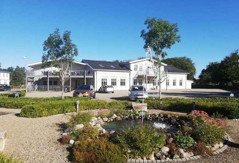 Отель Kløver Es