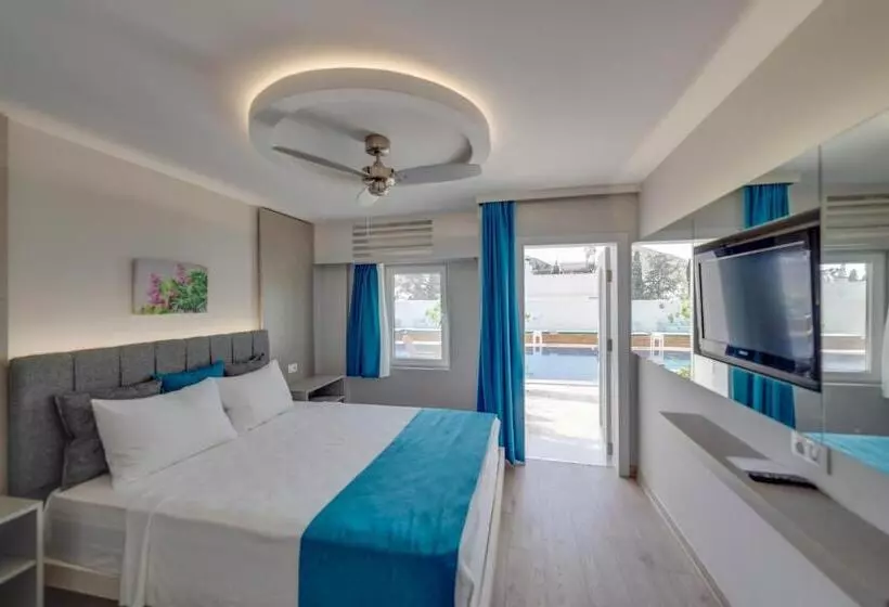 Отель La Brezza Suite &