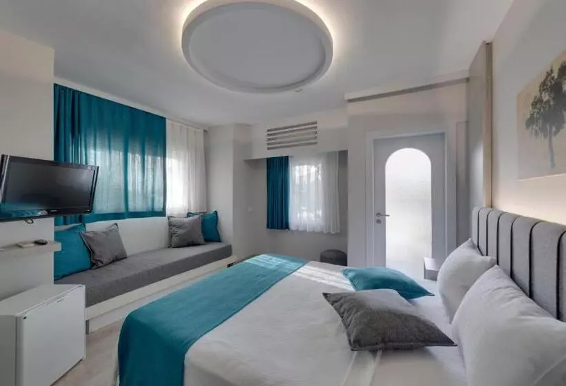 Отель La Brezza Suite &