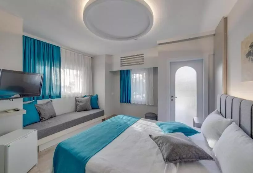 Отель La Brezza Suite &