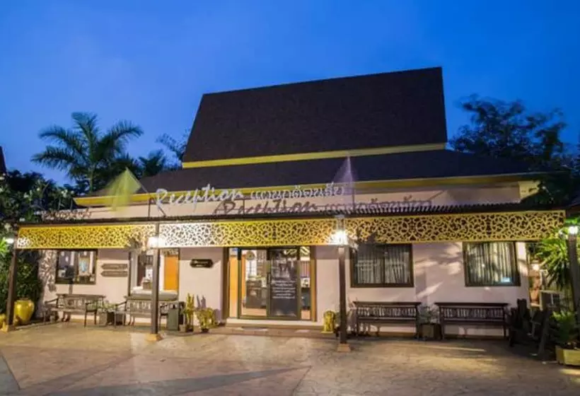 هتل Ploykhumthong Boutique Resort