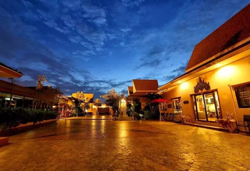 هتل Ploykhumthong Boutique Resort