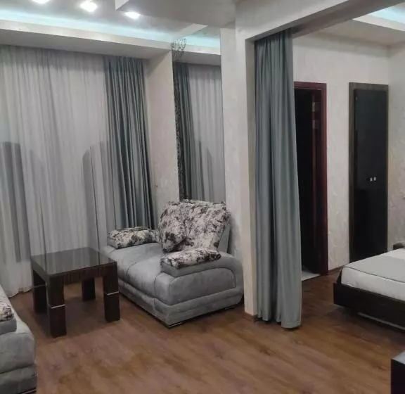 Hotelli Roma & Tours