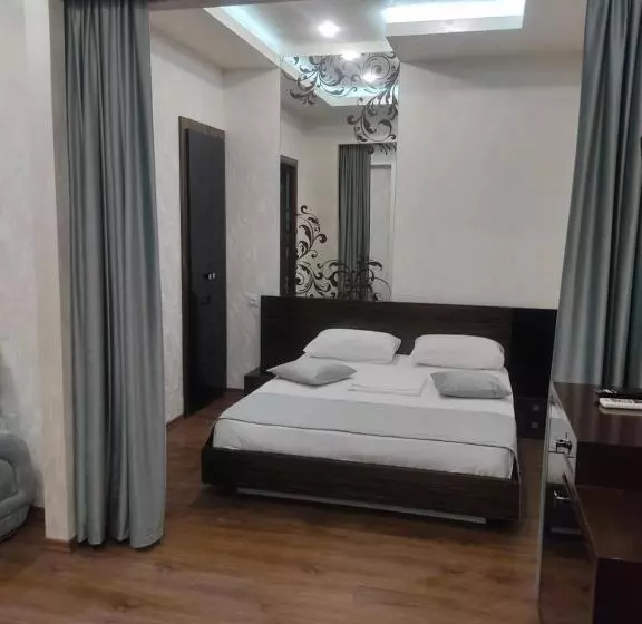 Hotelli Roma & Tours