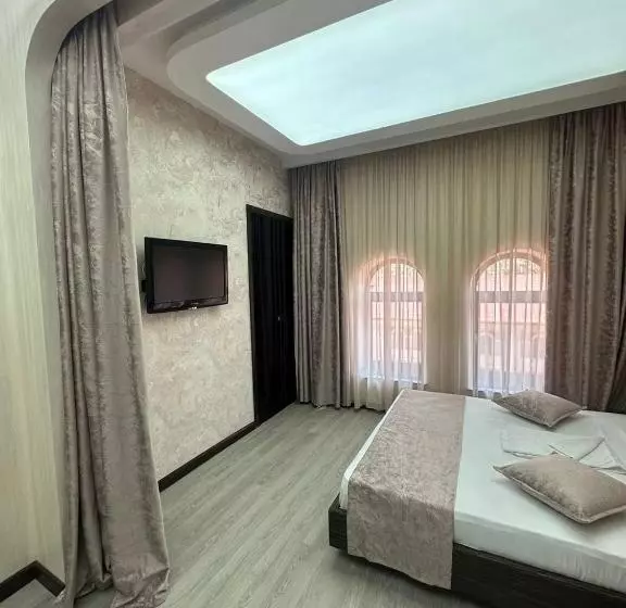 Hotelli Roma & Tours