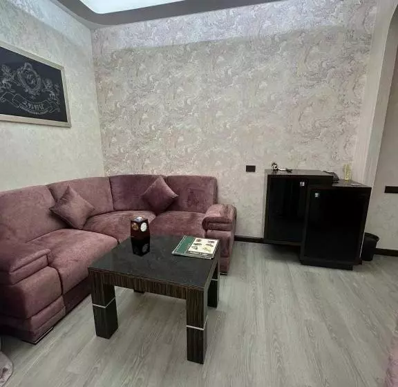 Hotelli Roma & Tours