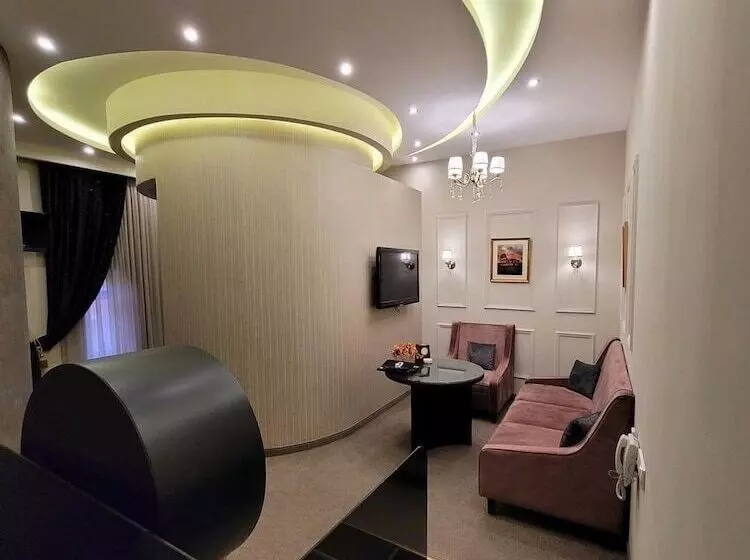 Hotelli Roma & Tours