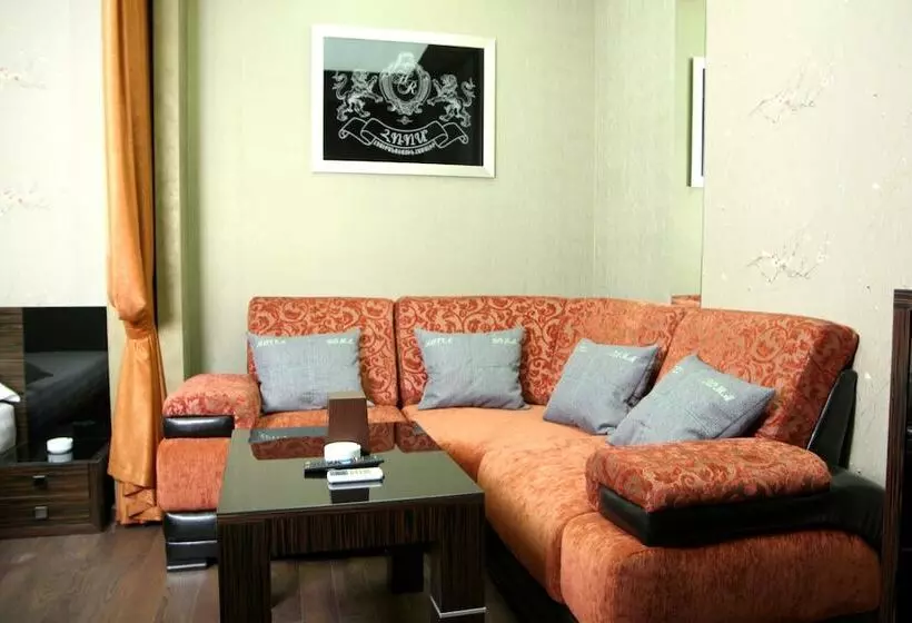 Hotelli Roma & Tours