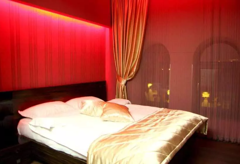 Hotelli Roma & Tours