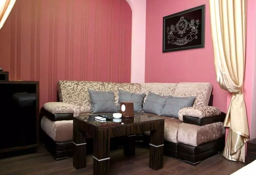 Hotelli Roma & Tours