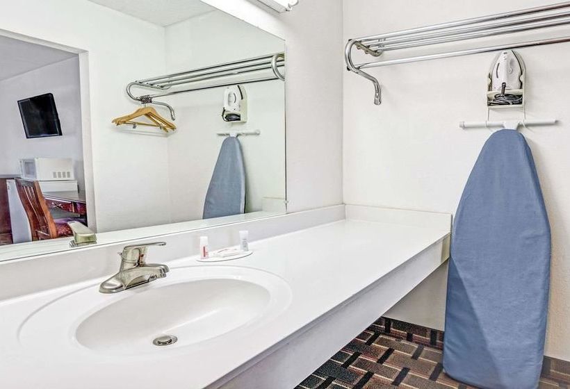 בית מלון כפרי Adrian Inn