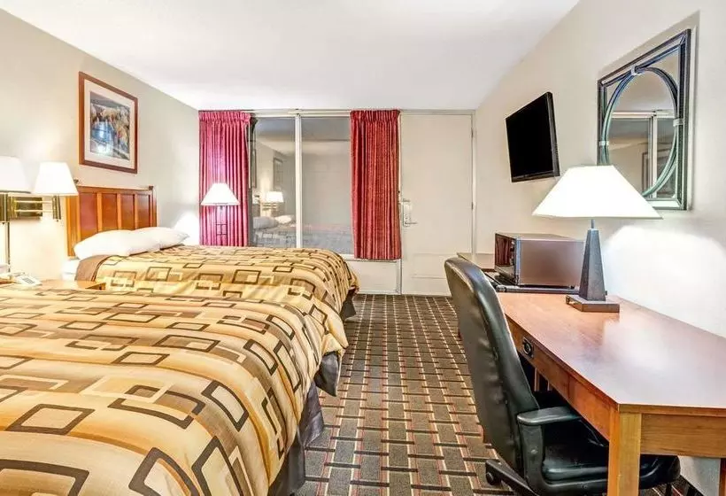 בית מלון כפרי Adrian Inn