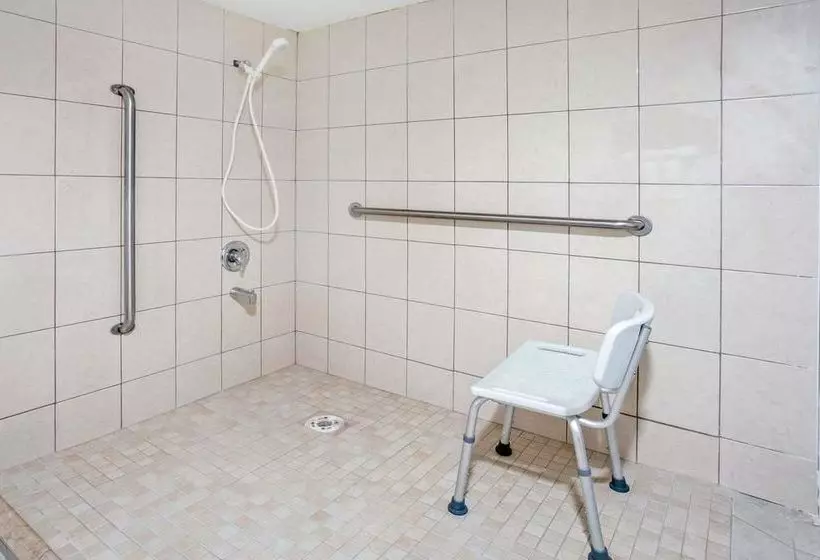 בית מלון כפרי Adrian Inn