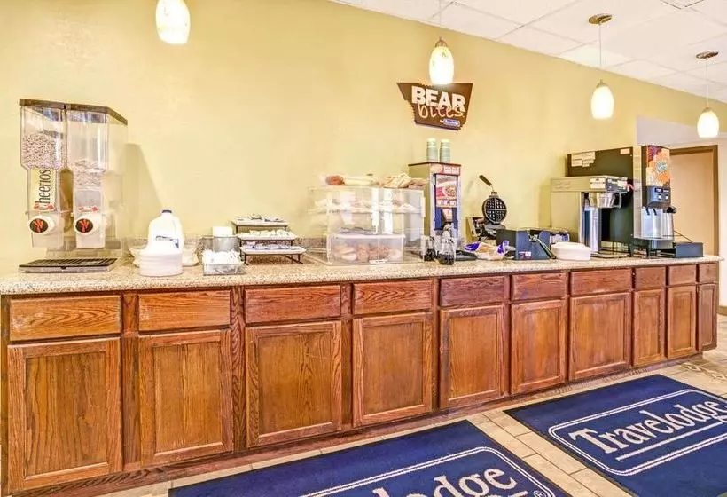 בית מלון כפרי Adrian Inn