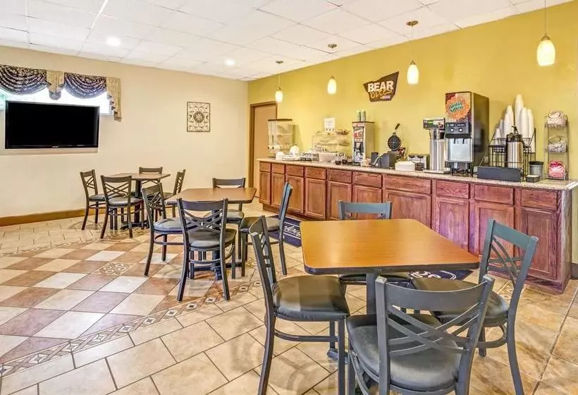 בית מלון כפרי Adrian Inn