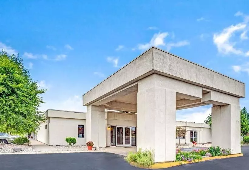 בית מלון כפרי Adrian Inn