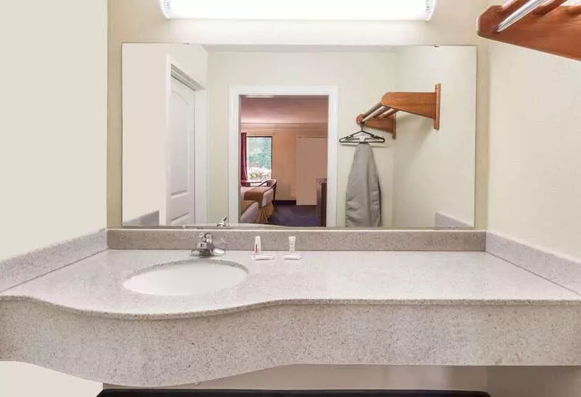 Мотель Super 8 By Wyndham Dalton/convention Center Area