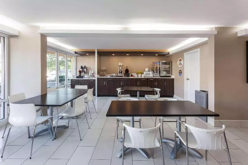 Мотель Super 8 By Wyndham Dalton/convention Center Area